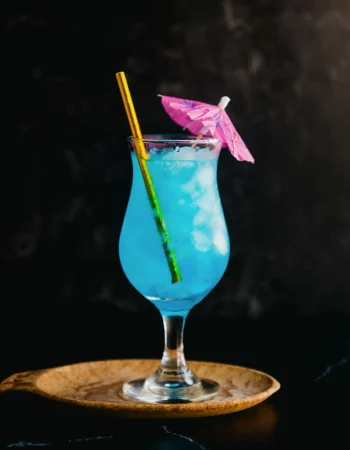 Blue-Lagoon-Cocktail-007-735x919